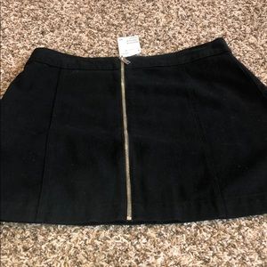 H&M black pleated skirt.